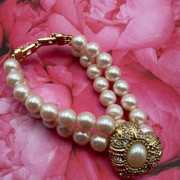 Vintage Richelieu Double Faux Pearl Bracelet with heart “centerpiece” covered in - Picture 5 of 14
